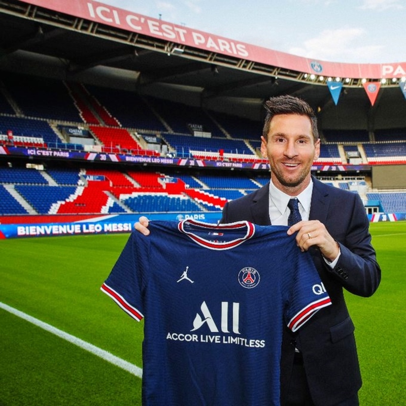 Hiện Messi đang thi đấu tại vị trí tiền đạo cho câu lạc bộ hoàng gia Pháp PSG Hiện Messi đang thi đấu tại vị trí tiền đạo cho câu lạc bộ hoàng gia Pháp PSG